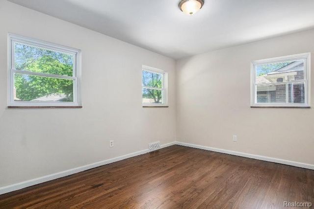 21905 Sussex Street, Oak Park, MI 48237