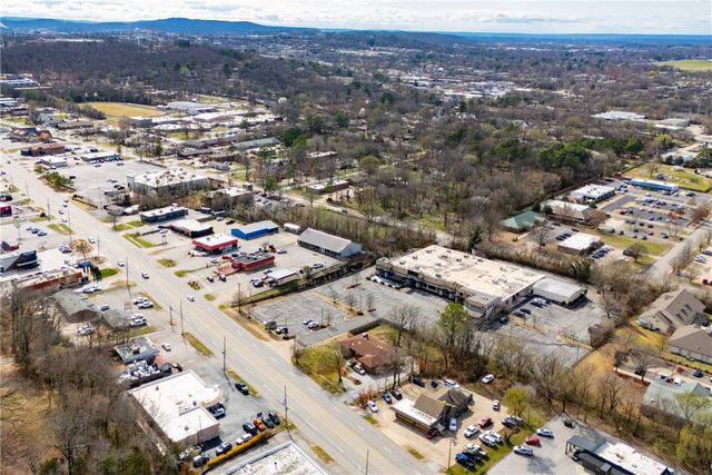 2227 N College Avenue, Fayetteville, AR 72703