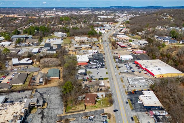 2227 N College Avenue, Fayetteville, AR 72703