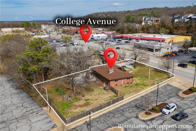 2227 N College Avenue, Fayetteville, AR 72703