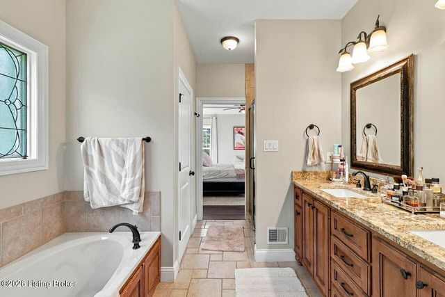 7806 Spring Farm Pointe Pl, Prospect, KY 40059