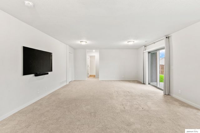 4918 N 180 Avenue, Omaha, NE 68022