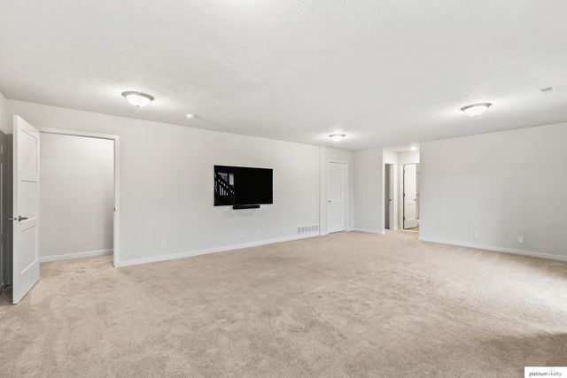 4918 N 180 Avenue, Omaha, NE 68022