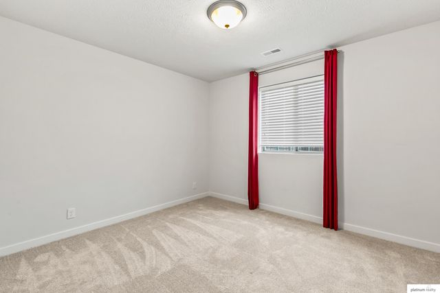 4918 N 180 Avenue, Omaha, NE 68022