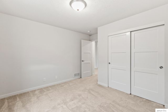 4918 N 180 Avenue, Omaha, NE 68022