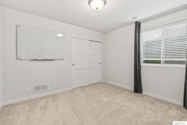 4918 N 180 Avenue, Omaha, NE 68022