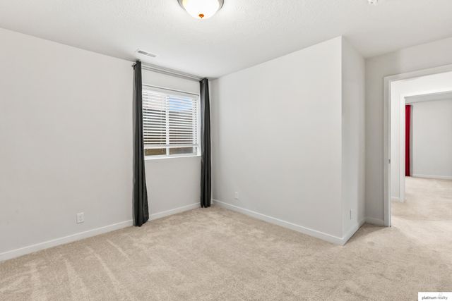 4918 N 180 Avenue, Omaha, NE 68022