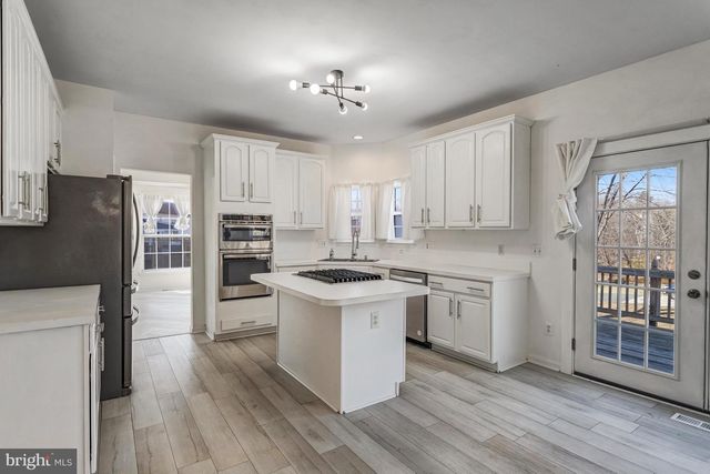 2 NEWBURY DR, Stafford, VA 22556