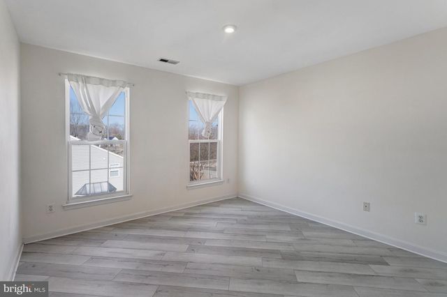 2 NEWBURY DR, Stafford, VA 22556