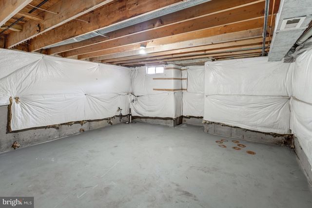 2 NEWBURY DR, Stafford, VA 22556