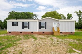 655 Edgegrove Circle, Saint Pauls, NC 28384