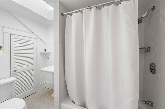 60 Denton Rd 3, Wellesley, MA 02482