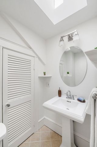 60 Denton Rd 3, Wellesley, MA 02482