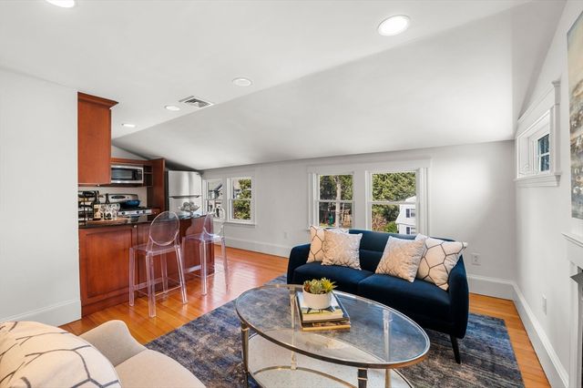 60 Denton Rd 3, Wellesley, MA 02482