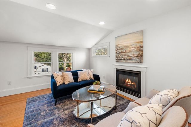 60 Denton Rd 3, Wellesley, MA 02482