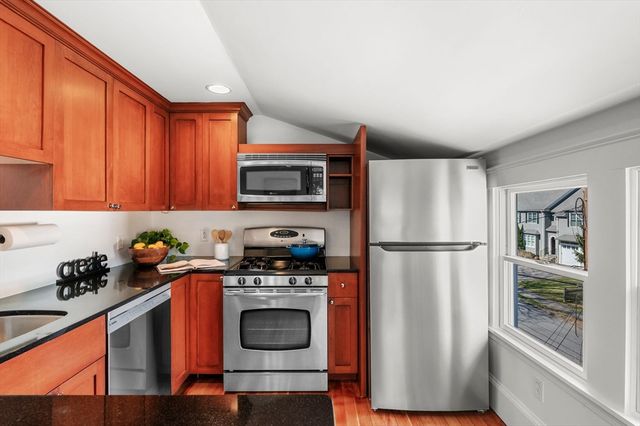 60 Denton Rd 3, Wellesley, MA 02482