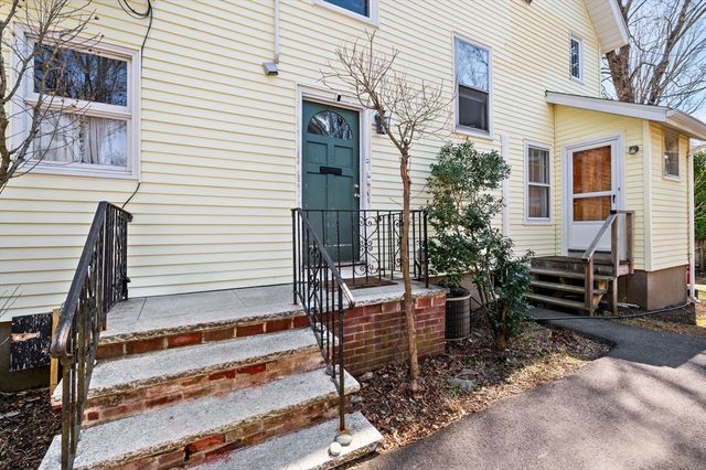 60 Denton Rd 3, Wellesley, MA 02482