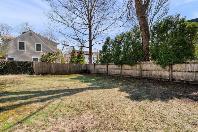 60 Denton Rd 3, Wellesley, MA 02482