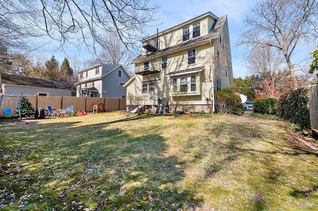 60 Denton Rd 3, Wellesley, MA 02482