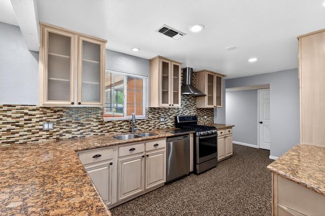 613 E Spruce Avenue, Lemoore, CA 93245