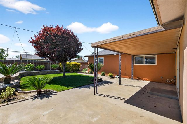 613 E Spruce Avenue, Lemoore, CA 93245