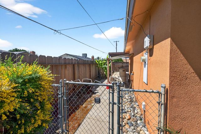 613 E Spruce Avenue, Lemoore, CA 93245