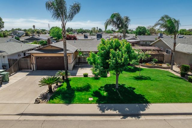 613 E Spruce Avenue, Lemoore, CA 93245