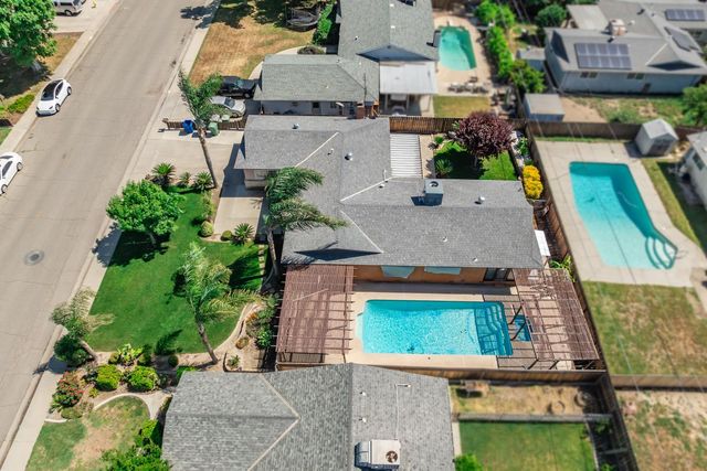 613 E Spruce Avenue, Lemoore, CA 93245