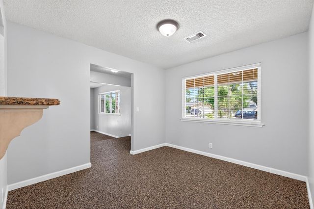 613 E Spruce Avenue, Lemoore, CA 93245