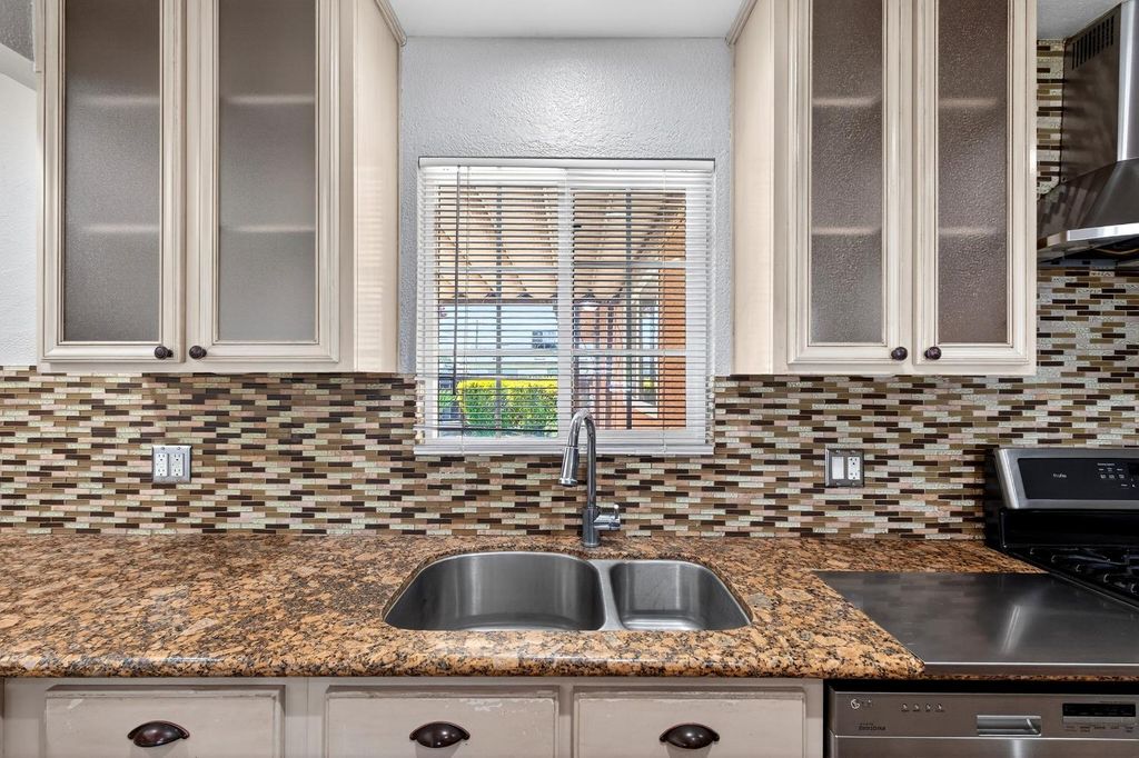 Image 14 of property listing at 613 E Spruce Avenue, Lemoore, CA 93245