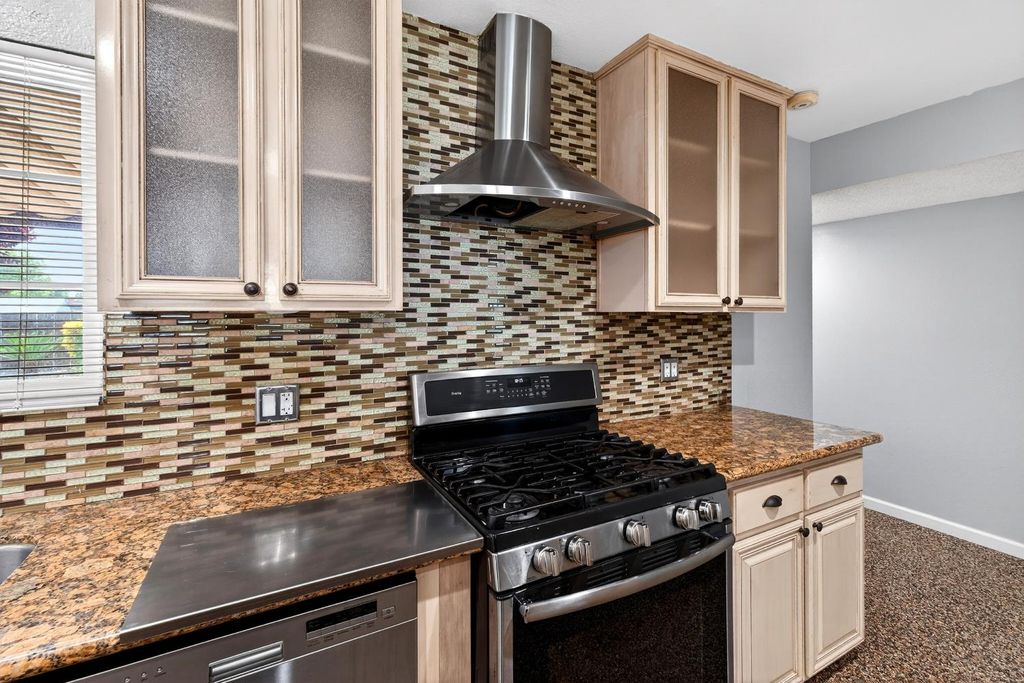 Image 15 of property listing at 613 E Spruce Avenue, Lemoore, CA 93245