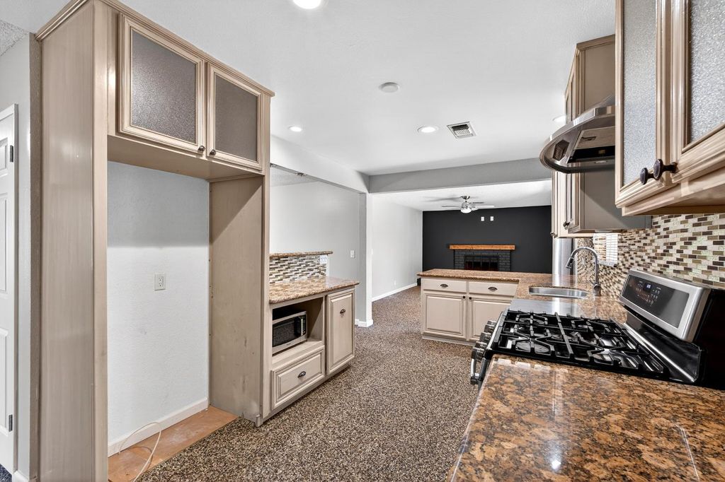 Image 16 of property listing at 613 E Spruce Avenue, Lemoore, CA 93245