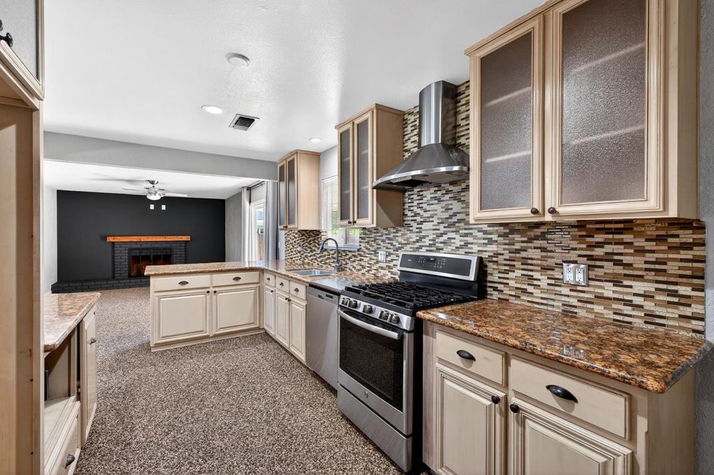 Image 17 of property listing at 613 E Spruce Avenue, Lemoore, CA 93245