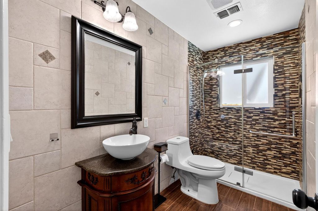 Image 21 of property listing at 613 E Spruce Avenue, Lemoore, CA 93245