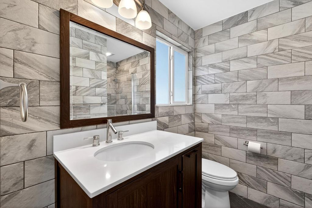 Image 25 of property listing at 613 E Spruce Avenue, Lemoore, CA 93245