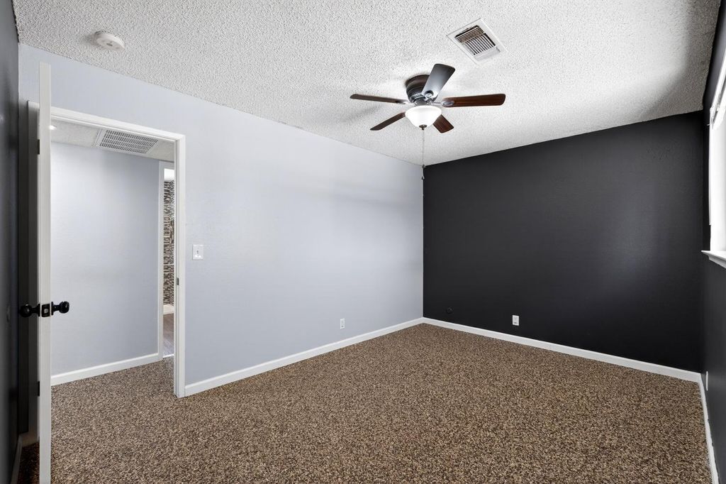 Image 28 of property listing at 613 E Spruce Avenue, Lemoore, CA 93245