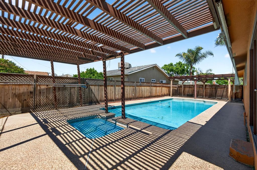 Image 29 of property listing at 613 E Spruce Avenue, Lemoore, CA 93245