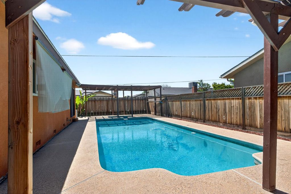 Image 31 of property listing at 613 E Spruce Avenue, Lemoore, CA 93245