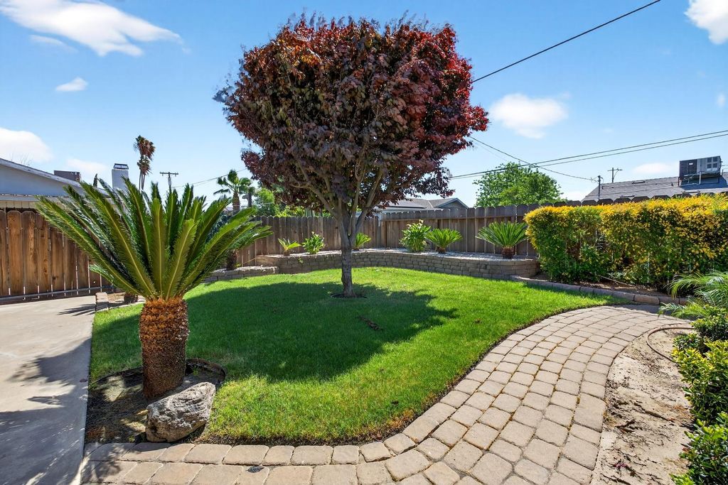 Image 35 of property listing at 613 E Spruce Avenue, Lemoore, CA 93245