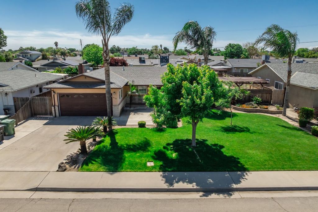 Image 39 of property listing at 613 E Spruce Avenue, Lemoore, CA 93245