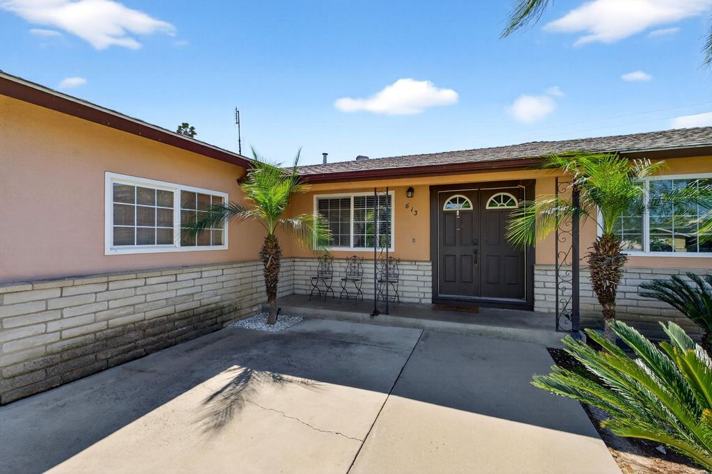 Image 4 of property listing at 613 E Spruce Avenue, Lemoore, CA 93245