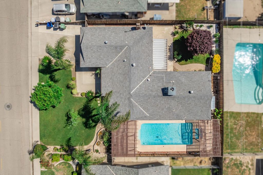 Image 40 of property listing at 613 E Spruce Avenue, Lemoore, CA 93245