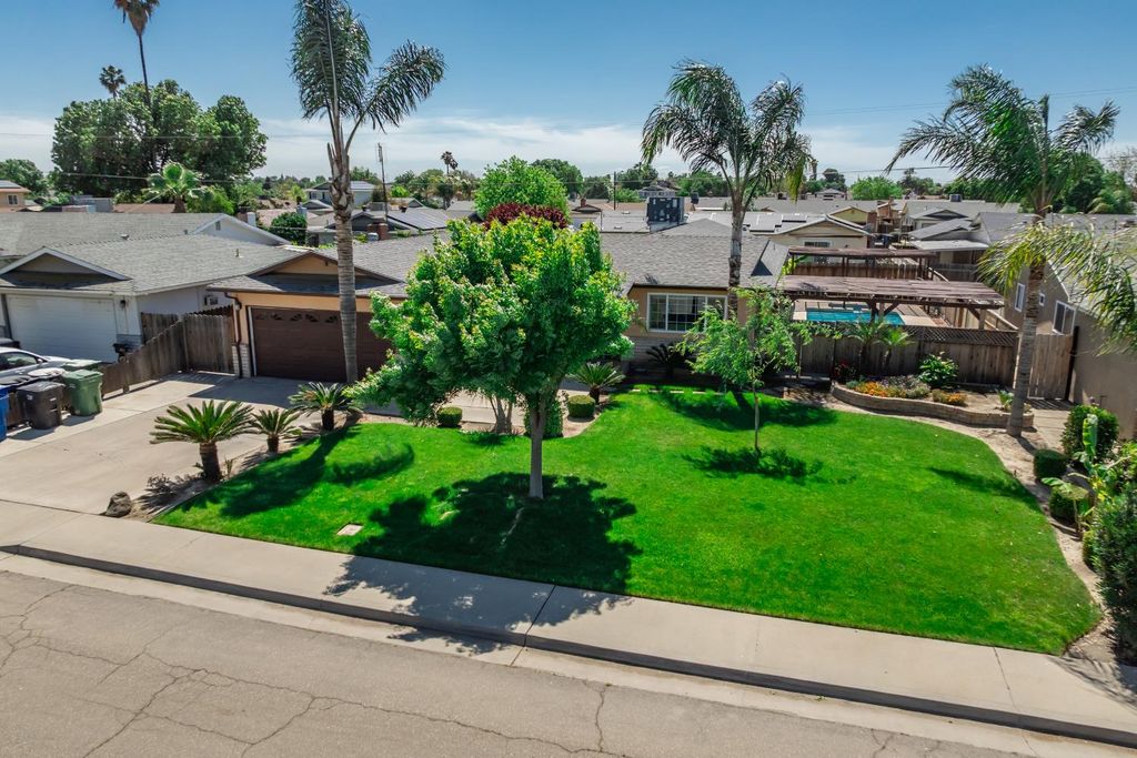 Image 46 of property listing at 613 E Spruce Avenue, Lemoore, CA 93245