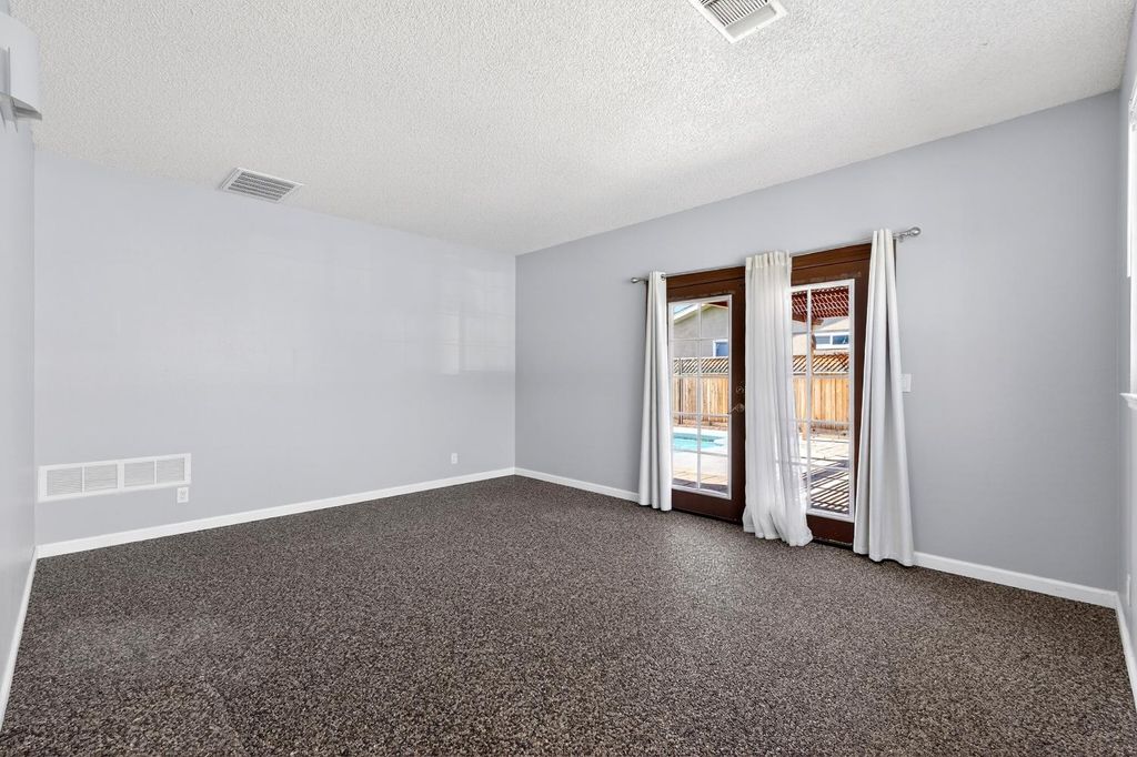 Image 6 of property listing at 613 E Spruce Avenue, Lemoore, CA 93245