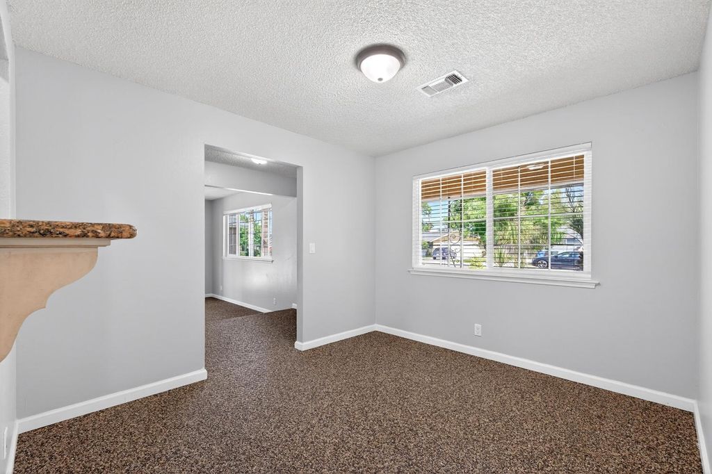 Image 8 of property listing at 613 E Spruce Avenue, Lemoore, CA 93245