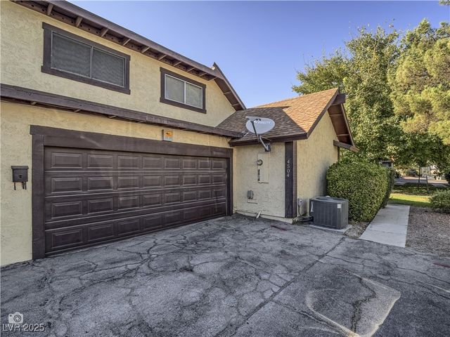 4504 Del Oro Drive, Las Vegas, NV 89102