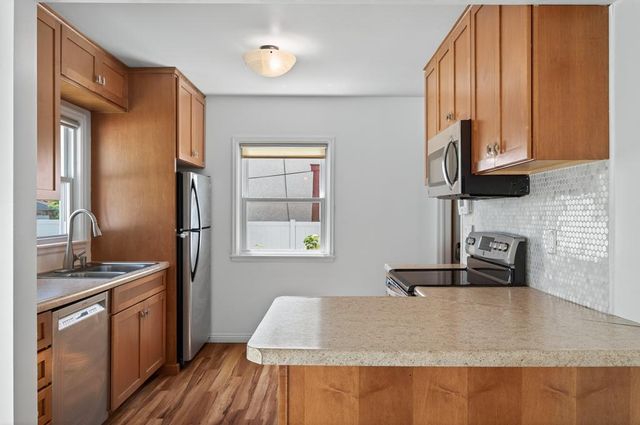 4706 Girard Avenue N, Minneapolis, MN 55430