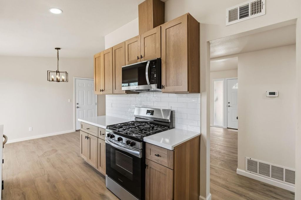 Image 13 of property listing at 1406 Bengston Avenue, Hanford, CA 93230