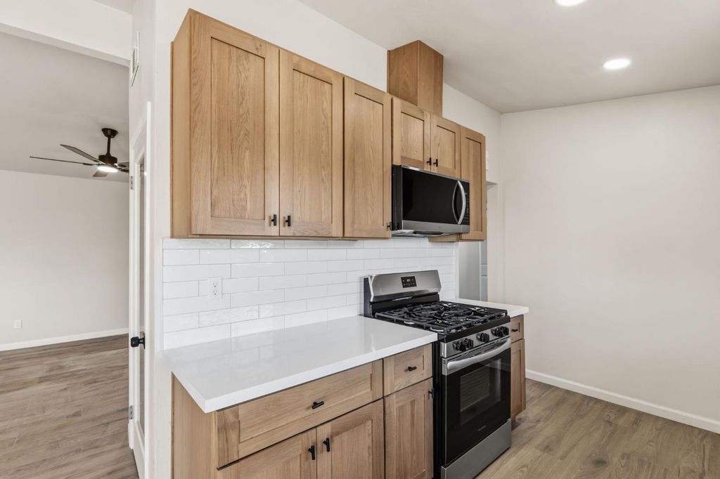 Image 15 of property listing at 1406 Bengston Avenue, Hanford, CA 93230