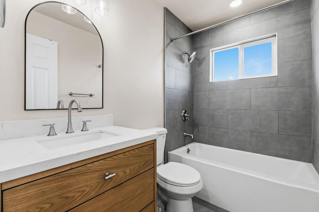 Image 16 of property listing at 1406 Bengston Avenue, Hanford, CA 93230